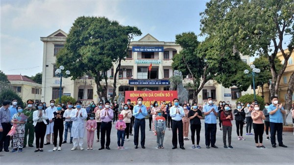 Bộ trưởng Bộ Y tế kiểm tra công tác phòng, chống dịch tại TP Quảng Ninh 