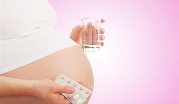 Uống thuốc trong khi mang thai: Những điều lưu ý 